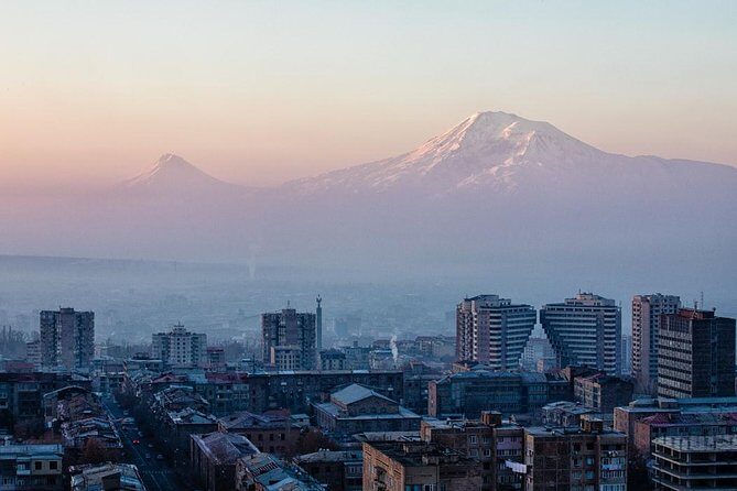 Budget walking tour in Yerevan (Yerevan city tour) - Republic Square: the easy starting line
