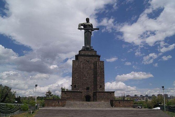 Evening walking tour in Yerevan - Meeting Republic Square at 7:00 pm (the smart start time)