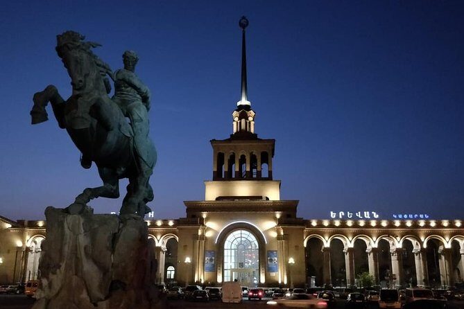 Evening walking tour in Yerevan - Private, small-group pacing (and why guides like Arman matter)