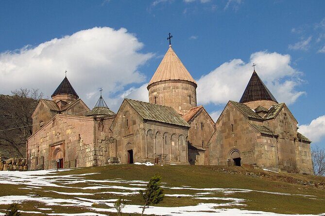 From Yerevan:Sevan, Dilijan, Haghartsin, Goshavank, Lake Parz - Lake Parz area + Ijevan wine and brandy tasting: the palate stop that balances the day