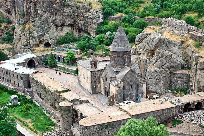 Group Tour: Garni, Symphony of Stones, Geghard, Lavash Baking - Getting started at Hyur Service and how the day actually moves