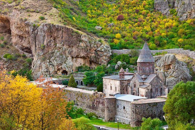 Group Tour: Garni, Symphony of Stones, Geghard, Lavash Baking - Guides, pacing, and group size: comfort without becoming a parade
