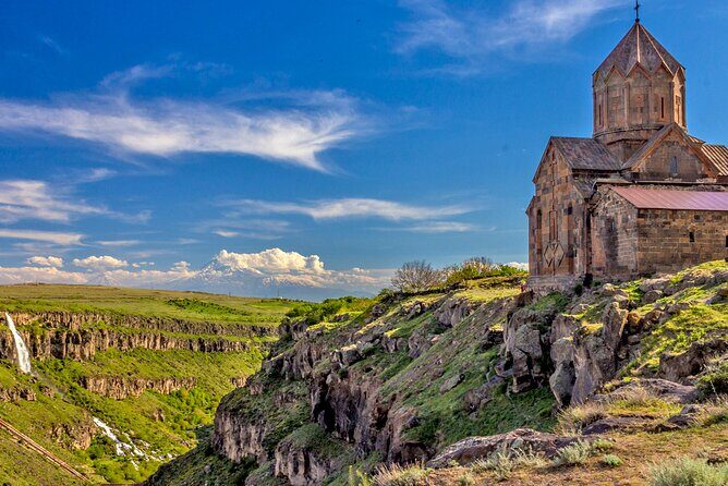 Group Tour: Hovhannavank, Saghmosavank, Chocolate House, Aghtsk - Gourmet Dourme mini chocolate museum: production glass window and tasting