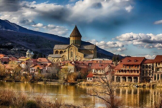 Group Tour: Must see of Georgia in 2 days from Yerevan - Day One: Jvari, Mtskheta, and Old Town Tbilisi in One Flow