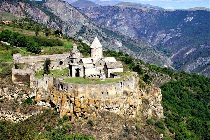 Group Tour: Shaki waterfall, Tatev monastery & ropeway, Hin Areni winery - Shaki Waterfall: a focused 40-minute nature break near Sisian