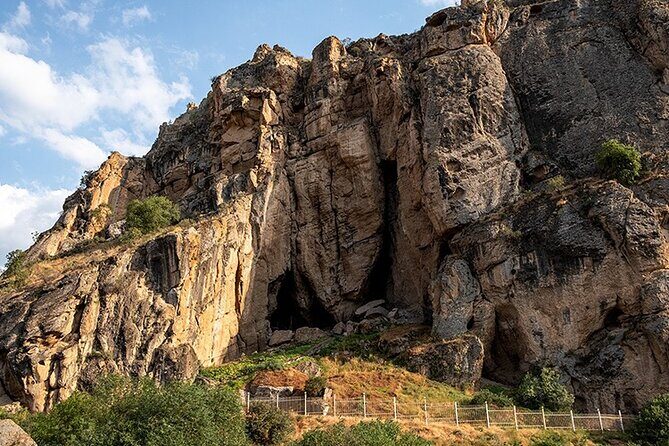 Khor Virap, Noravank & Birds' Cave Day Trip with Wine Tasting - Areni wine tasting: oldest grape talk, fruit wines, and Armenian food basics