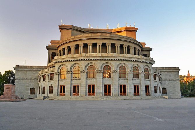 Private sightseeing and walking tour in Yerevan - Stop 2: Swan Lake quick photo break and an easy reset