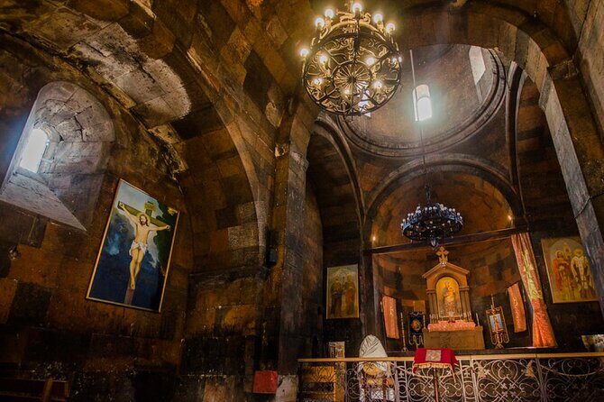 Private Tour to Khor Virap, ancient Areni cave or Areni winery, Noravank - Birds Cave (Areni Cave / Areni 1): ancient jars and the shock of time