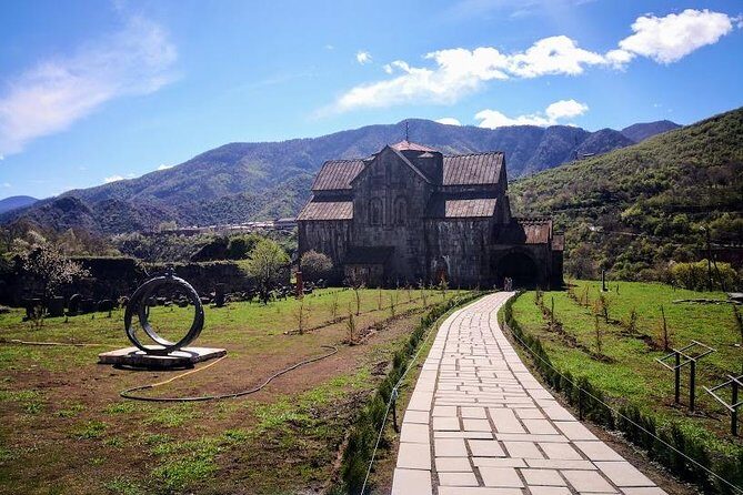 Private Transfer & Tour from Tbilisi to Yerevan or Yerevan to Tbilisi - Riding in comfort: SUV, WiFi, and an English guide