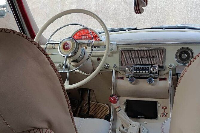 Retro KGB Tour: A Volga 21 Adventure in Yerevan's Soviet Past with photography - Arts center, distillery stop, and the big finish at Republic Square