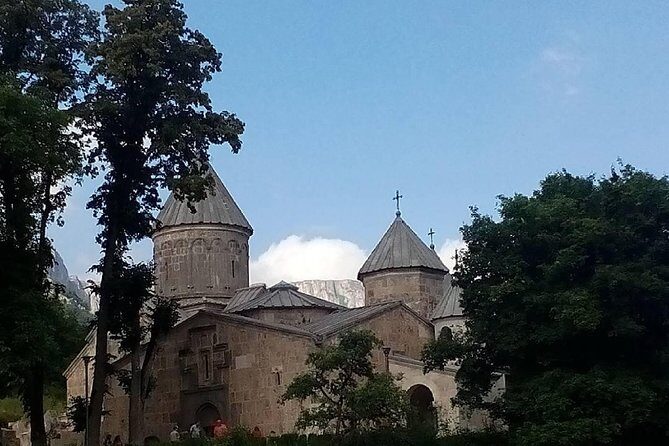 Transfer from Yerevan to Tbilisi with 2 sightseeing stops - Who should choose this transfer, and who might want a guide tour instead